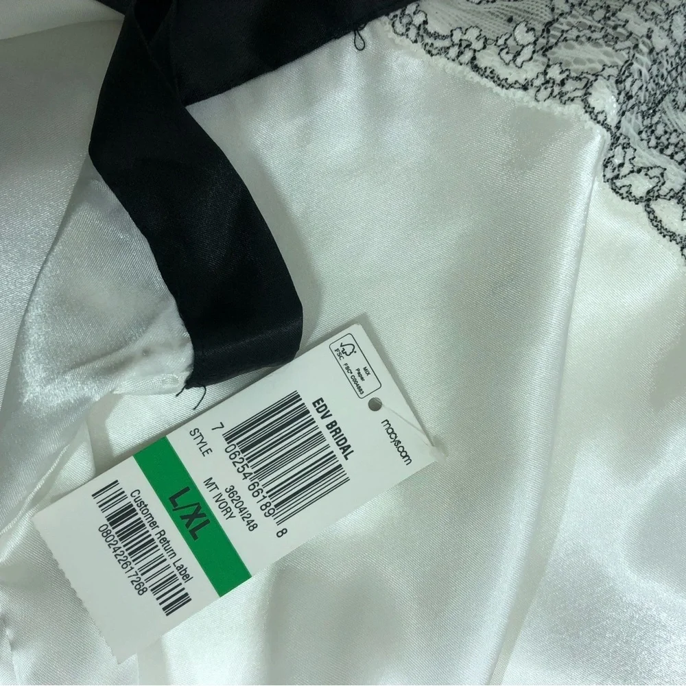 Morgan Taylor robe